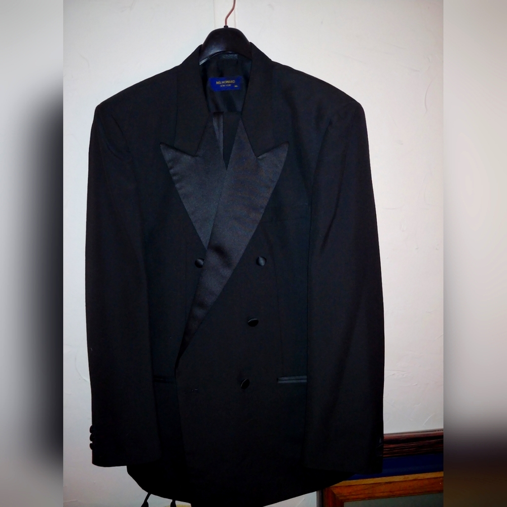 Tuxedo Mel Howard for sale like new